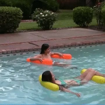 pripuciamas-vandens-hamakas-melynas