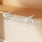 pakabinama-lentynele-po-spintele-su-kabliukais-balta