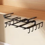 pakabinama-lentynele-po-spintele-su-kabliukais-juoda