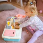 zaisline-virtuvine-kriaukle-su-tekanciu-vandeniu-ir-priedais-melyna