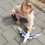 nuotoliniu-pultu-valdomas-vaikiskas-keleivinis-lektuvas