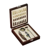 vyno-irankiu-rinkinys-su-sachmatais-medineje-dezuteje