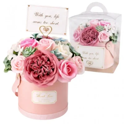 muiliniu-geliu-dezute-su-rankenele-ir-kortele-rozine