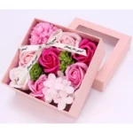 muiliniu-geliu-dezute-su-kaspinu-kvadratine-rozine