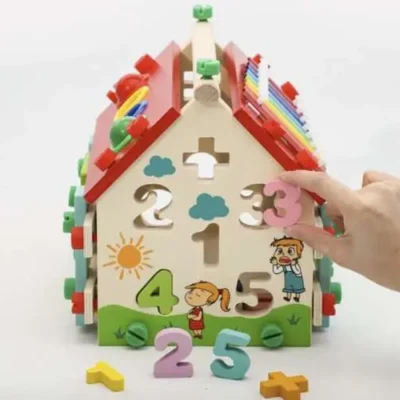 medinis-edukacinis-namelis-vaikams-su-rusiavimo-zaidimu-ir-plaktuku