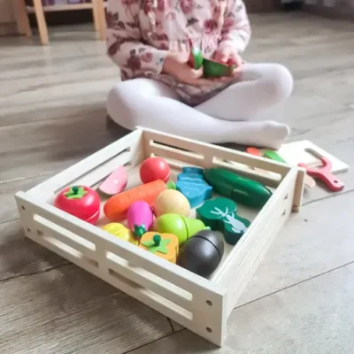 medinis-vaisiu-ir-darzoviu-pjaustymo-rinkinys-vaikams-su-lentele-34-daliu