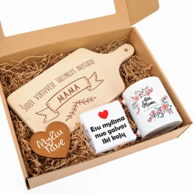 dovanu-rinkinys-mamai-su-puodeliu-kojinemis-ir-lentele