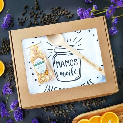 dovanu-rinkinys-mamai-su-prijuoste-ir-saukstu