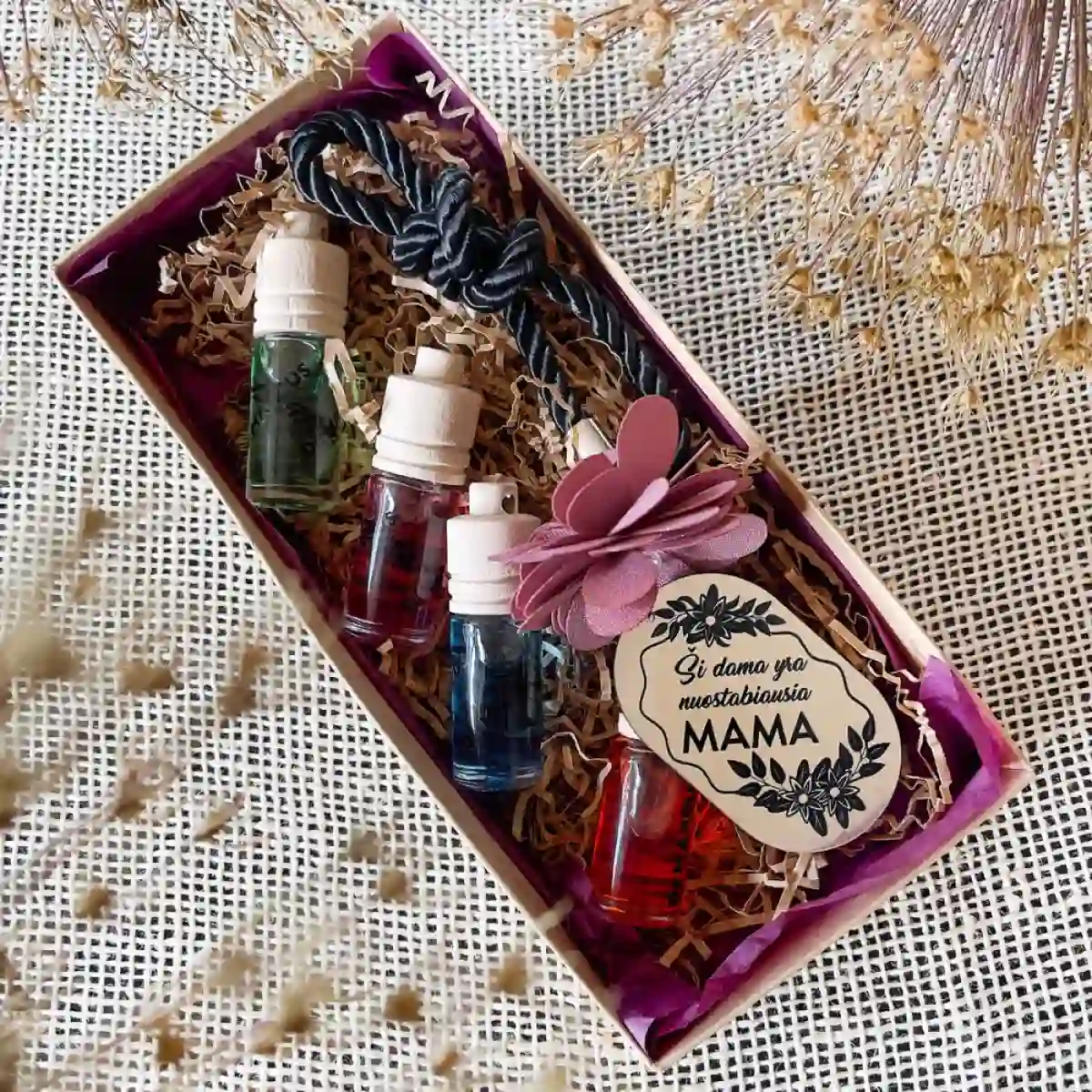 automobilio-kvapuku-rinkinys-mamai-su-papildymais automobilio-kvapuku-rinkinys-mamai-su-papildymais