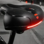 minksta-dviracio-sedyne-su-ventiliacija-juoda