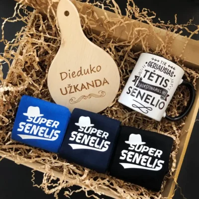 dovanu-rinkinys-seneliui-super-senelis-su-kojinemis-ir-puodeliu