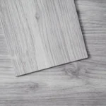 lipnios-vinilines-grindu-plyteles-914-x-152-cm-20-vnt-062-mm-sviesiai-pilkos-medzio-rasto