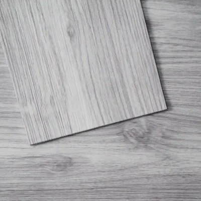 lipnios-vinilines-grindu-plyteles-914-x-152-cm-20-vnt-062-mm-sviesiai-pilkos-medzio-rasto